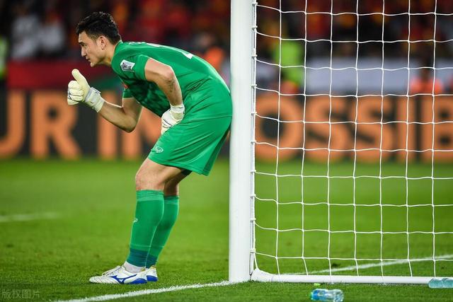 加兰39分骑士8连胜送雄鹿6连败 绿军大胜老鹰