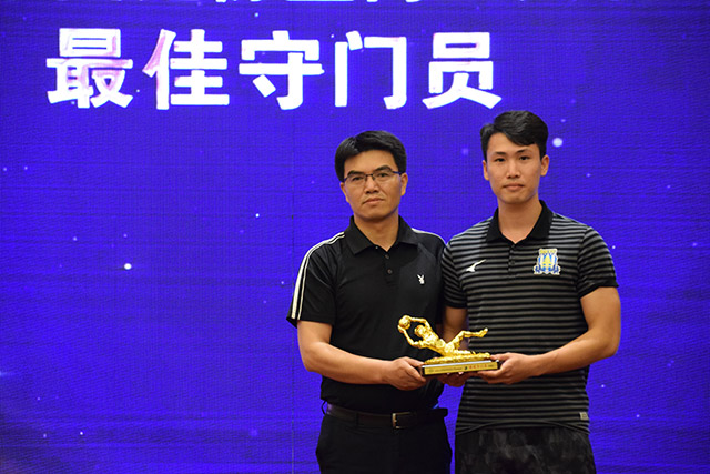 詹姆斯三双克内克特20+8 湖人大胜马刺止3连败